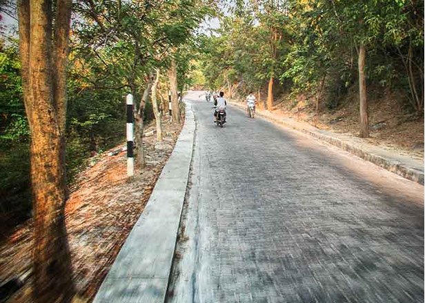Very scenic road on Koh Larn, overlooking Tawaen Beach
